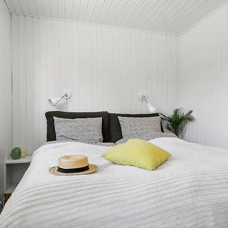 2 Bedroom Lovely In Nyaraló