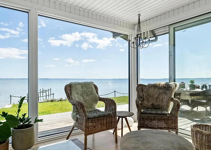 2 Bedroom Lovely In *